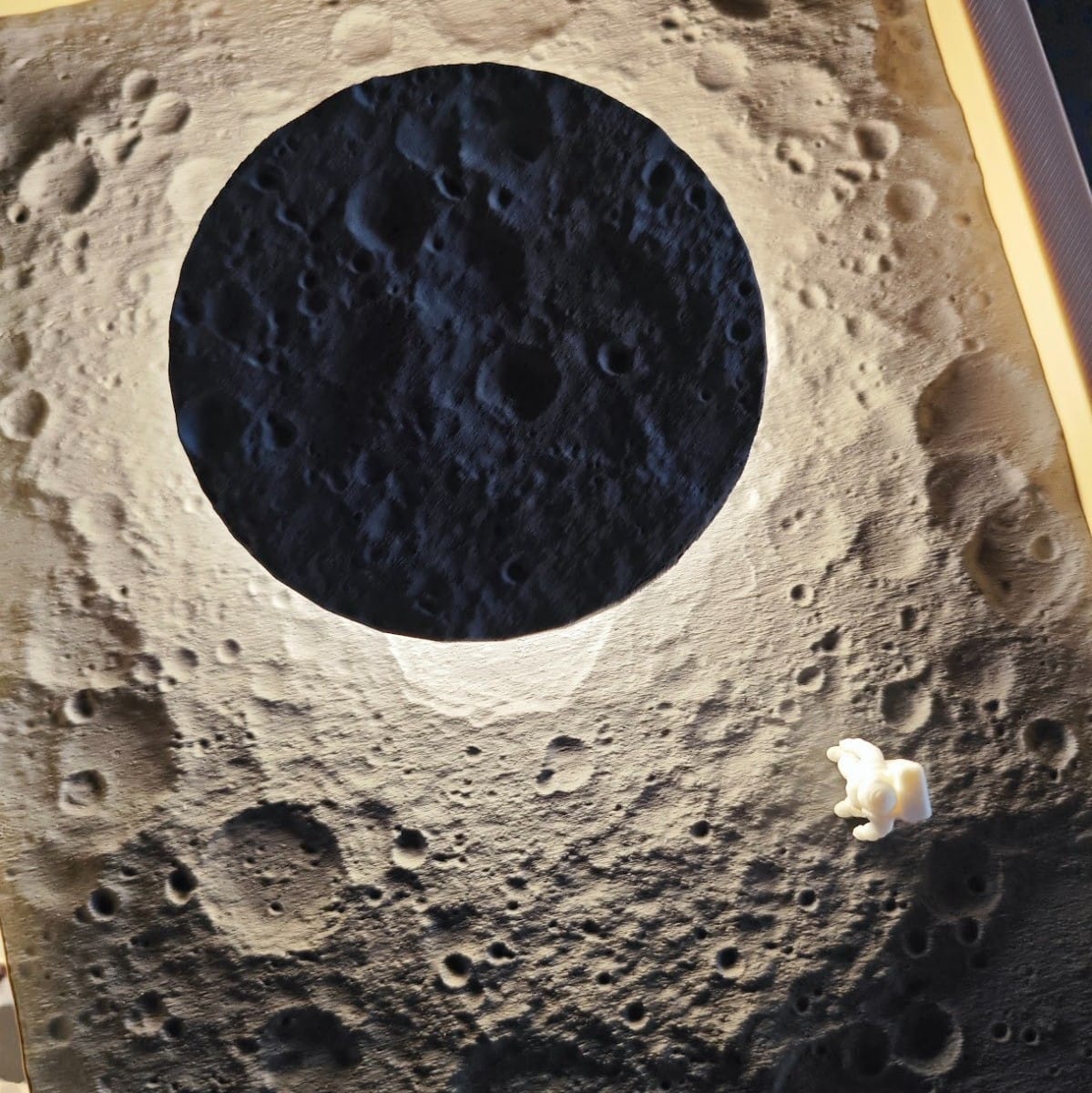 Moon Scape Modern Frame Lamp - Image 3